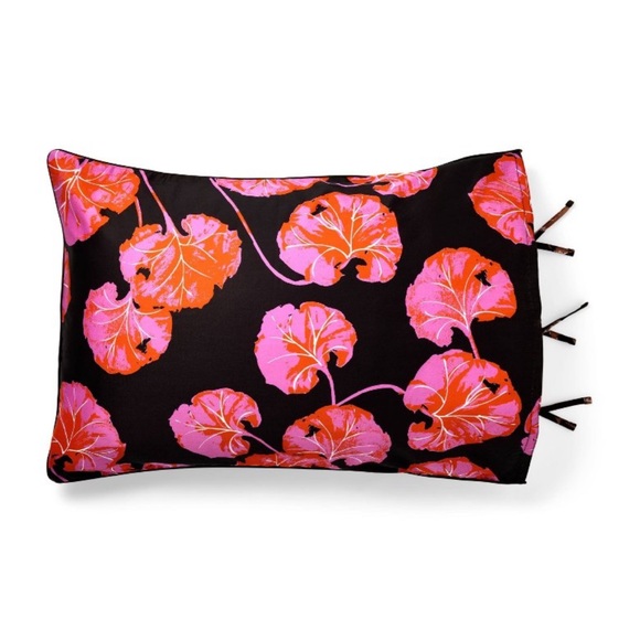 Comforter Bed Set with matching sheets and pillows. - Picture 7 of 14